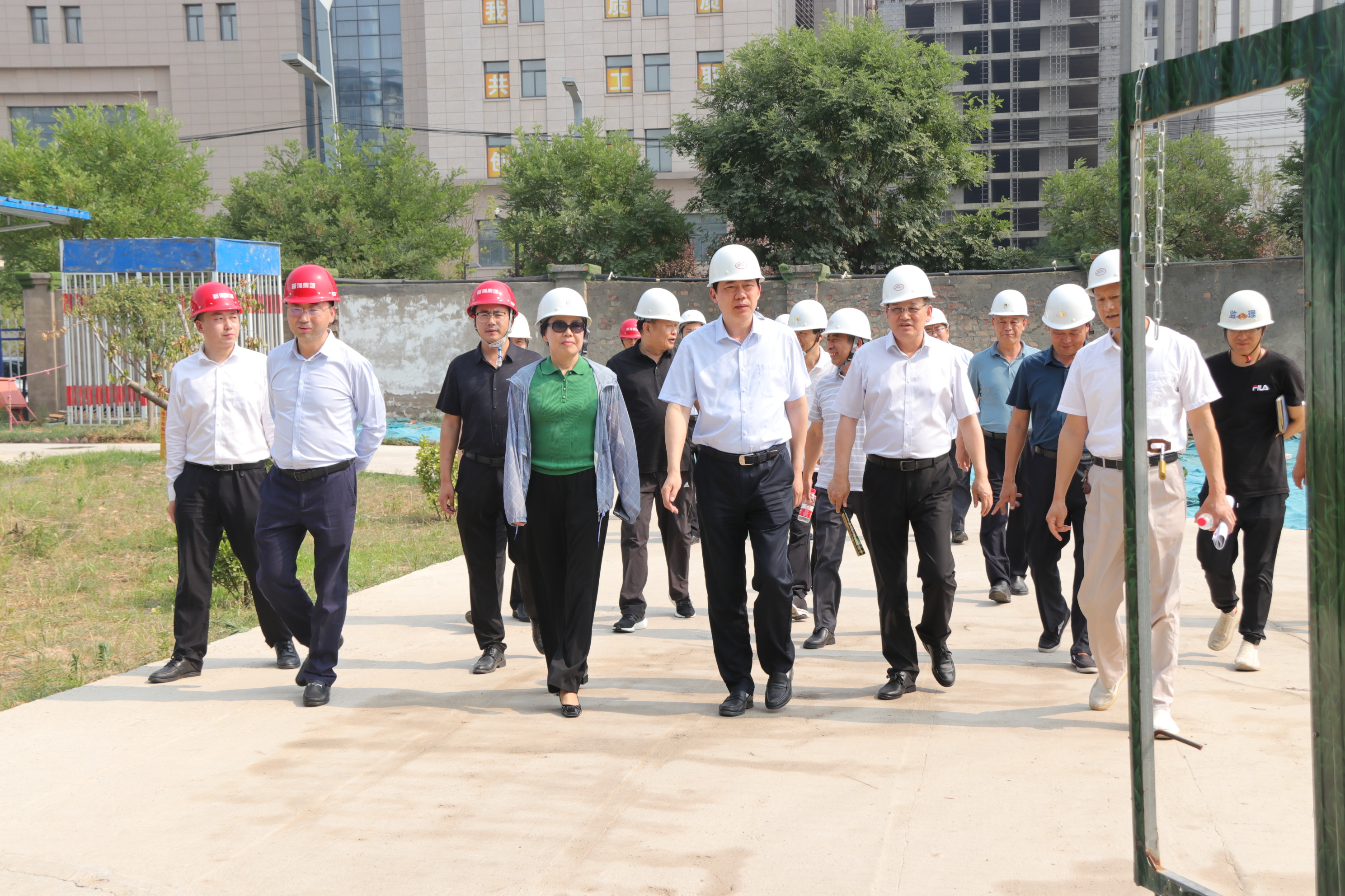 【歡迎】開封市中級人民法院劉宏東一行蒞臨開封市中級人民法院新審判法庭建設項目參觀考察