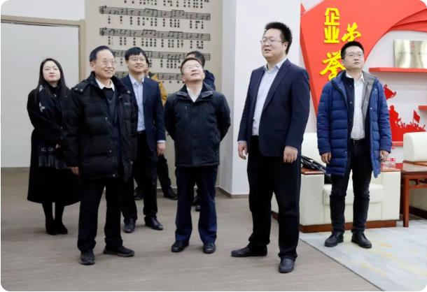 中建電子商務(wù)云筑網(wǎng)總裁智建鵬一行蒞臨新蒲建設(shè)集團(tuán)研討交流